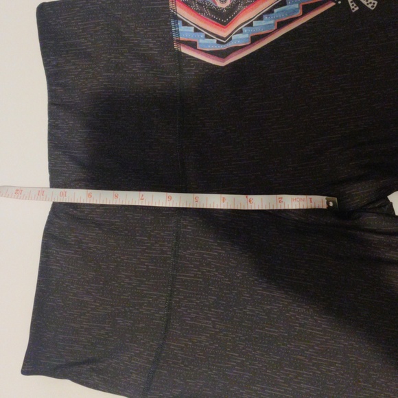 Onzie Flow black with geometric patterns active sports yoga leggings - Picture 9 of 11